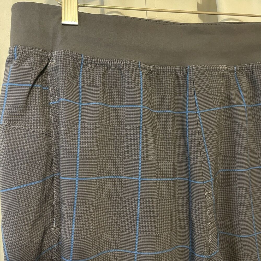 Lululemon Core Shorts Liner-less 10” Inseam Men’s Large